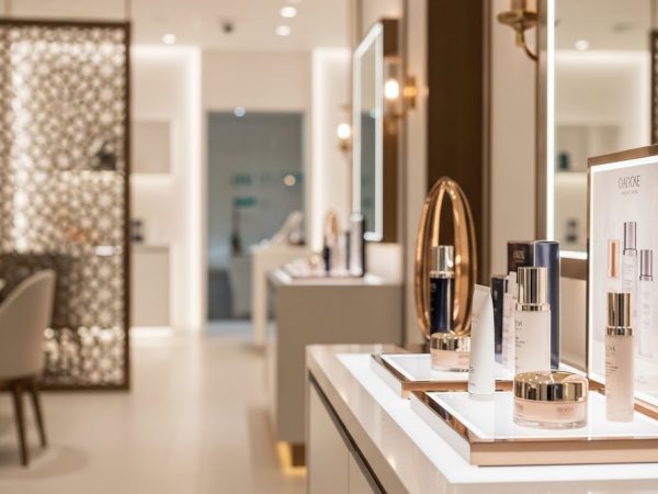 The Beauty Industry in the UAE: Innovation, Luxury, and Global Influence